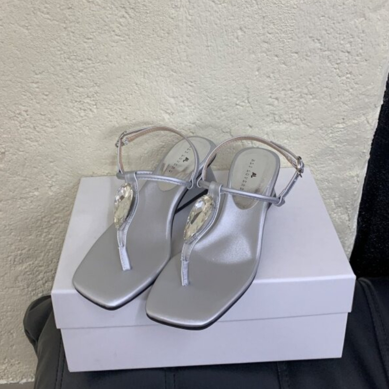 Nuovi Sandali Infradito con Ze - French Street Fashion recensione e prezzo