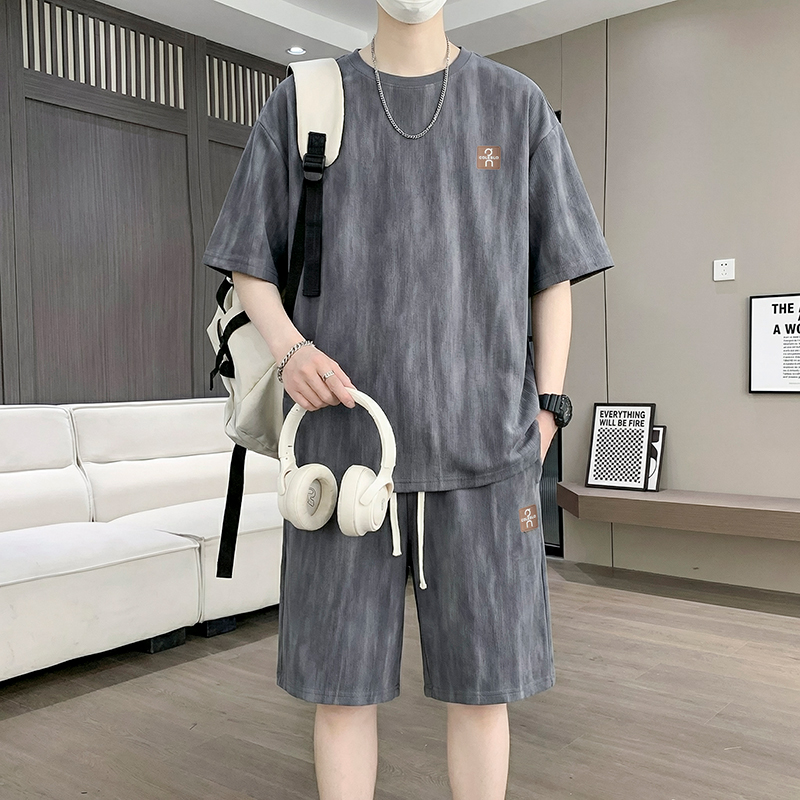 【T-shirt + pantaloncini a 5 pu - Street Fashion Us recensione e prezzo