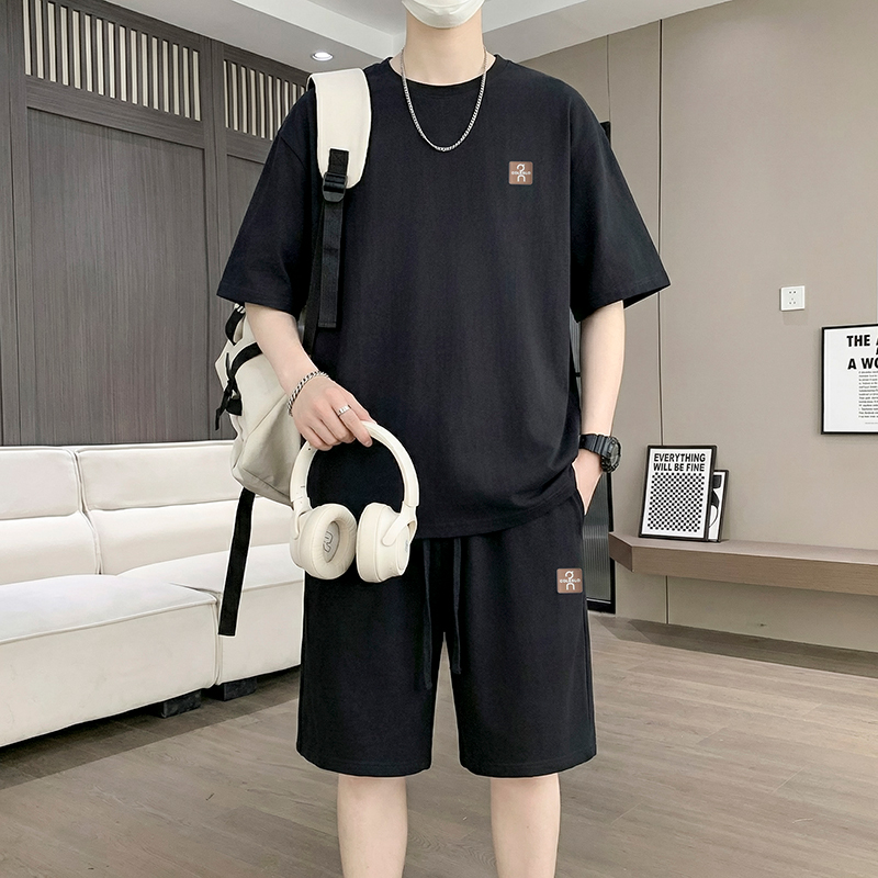 【T-shirt + pantaloncini a 5 pu - Street Fashion Us recensione e prezzo
